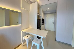 Standard Apartment | Dining room - Contemporary Cozy 2Br With Direct Access To Mall At Tanglin Supermall Mansion Apartment (Surabaya)
