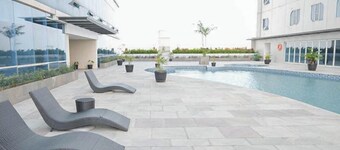 Classic And Compact Studio At The Square Surabaya Apartment