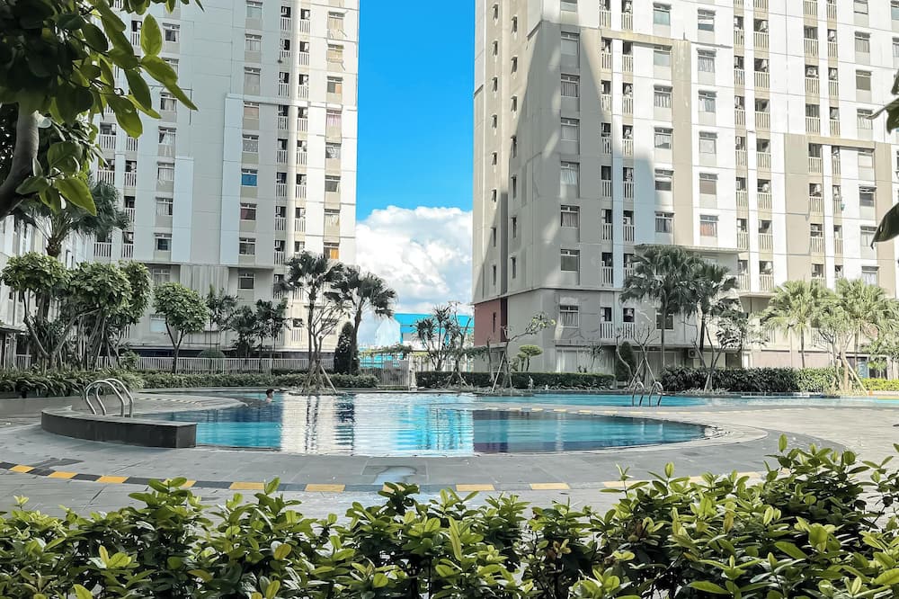 Studio Near Baywalk Mall At Apartment Green Bay Pluit