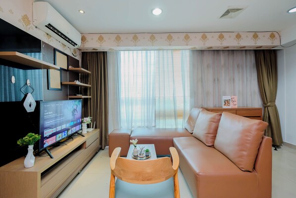 Standard Apartment - Wood Accents 2Br At Tamansari The Hive Apartment (Jakarta)