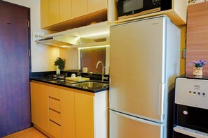 Interior - Wooden Accent Studio At Atlanta Residence (Depok)