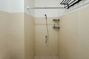 Bathroom - Adequate And Comfortable Studio At Bale Hinggil Apartment (Surabaya)