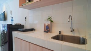 Standard Studio | Private kitchen | Electric kettle - Simple Studio At Apartment Tokyo Riverside Pik 2 Near Tokyo Hub (Teluknaga)