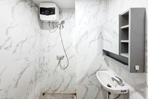 Studio Standar | Kamar mandi