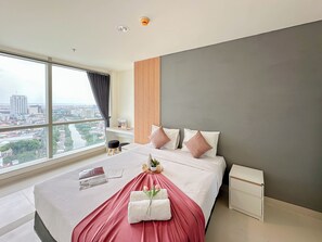 Standard Apartment - Spacious 1Br With City View At Praxis Apartment (Surabaya)