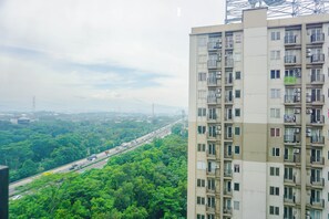Standard Studio | City view - Cozy And Warm Studio At Podomoro Golf View Apartment (Gunung Putri)