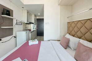 Room - Strategic Location Studio At Tamansari Papilio Apartment (Surabaya)