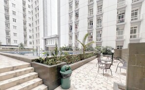 Exterior - Cozy Living Studio Near Merr At Bale Hinggil Apartment (Surabaya)