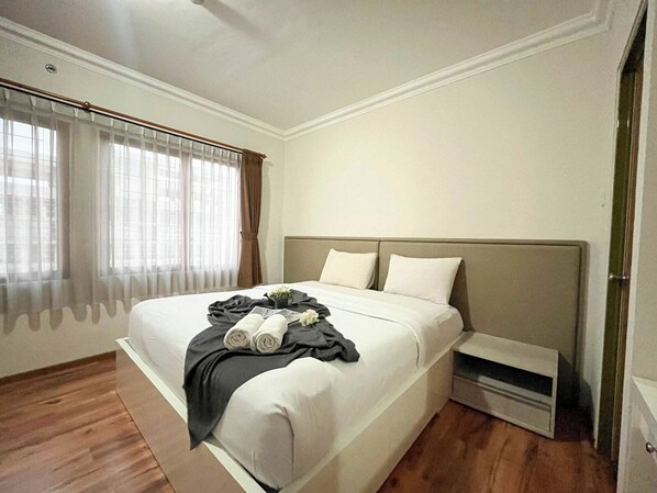 Room - Spacious White 3Br At Grand Setiabudi Apartment (Bandung)