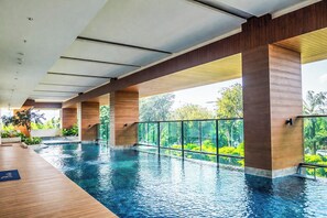 Outdoor pool - Chic And Lovely 2Br At Apartment Capitol Suites (Jakarta)