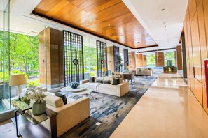 Lobby - Magnificent And Strategic 2Br At Apartment Capitol Suites (Jakarta)