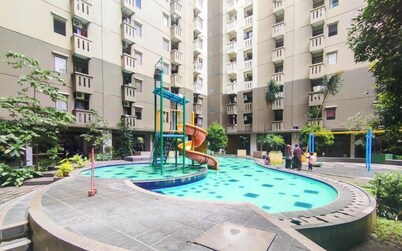 Compact 3Br At Gateway Ahmad Yani Cicadas Apartment