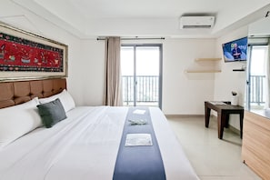 Standard Studio - Cozy And Relaxing Studio At Apartment Bintaro Embarcadero (Tangerang)