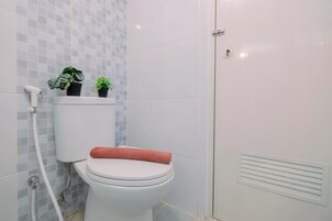 Standard Apartment | Bathroom