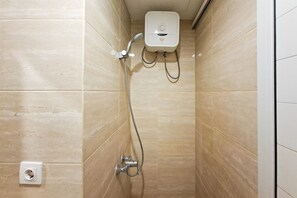 Standard Studio | Bathroom - Wonderful Living Studio At Apartment Springwood Residence Tangerang (Tangerang)