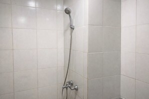 Apartemen Standar | Kamar mandi