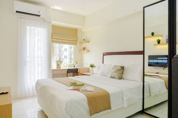Standard Studio - Homelike And Minimalist Studio At Apartment Podomoro Golf View (Gunung Putri)