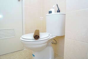 Standard Studio | Bathroom - Homelike And Minimalist Studio At Apartment Podomoro Golf View (Gunung Putri)