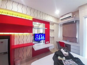 Bed sheets - Simply Studio Apartment Near Unpar At Parahyangan Residence (Bandung)