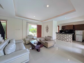 Living area - Stunning 3Br At Villa Casa De Uli (Jimbaran)