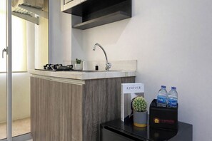 Standard Studio | Private kitchen - Basic Look Studio Apartment At Vittoria Residence (Jakarta)