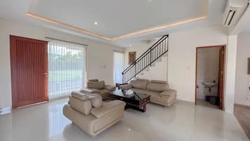 Standard Apartment | Living area