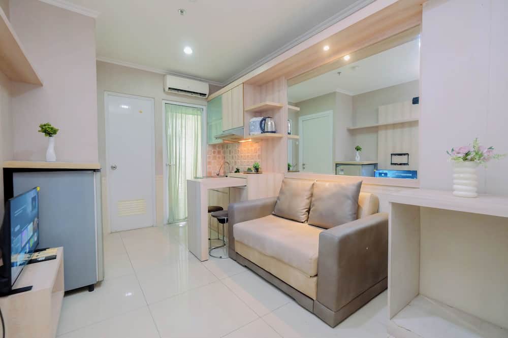Compact Warm 2Br At Green Pramuka City Apartment