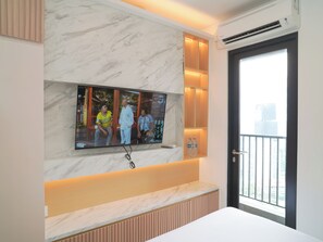 Standard Studio - Chic And Comfortable Studio At Apartment Ciputra World 2 (Jakarta)