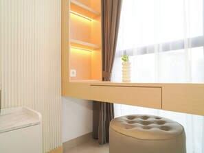 Room - Modern Brown Toned Studio At Ciputra World 2 Apartment (Jakarta)