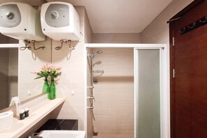Standard Studio | Bathroom - Homey And Restful Living Studio At Apartment West Vista (Jakarta)