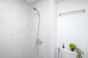 Bathroom - Contemporary And Cozy Studio Apartment Lrt City Sentul - Royal Sentul Park (Bogor)