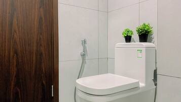 Standard Studio | Bathroom