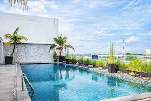 Outdoor pool - Modern Studio Near Petra Christian University At The Square Surabaya Apartment (Surabaya)