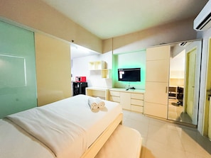 Room - Modern Studio Near Petra Christian University At The Square Surabaya Apartment (Surabaya)