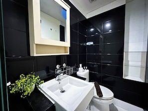 Bathroom - Modern Studio Near Petra Christian University At The Square Surabaya Apartment (Surabaya)