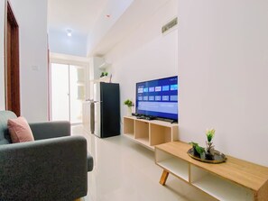 Interior - Good Choice 2Br Apartment Near Krl Station At Vittoria Residence (Jakarta)
