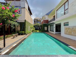 Kolam renang outdoor