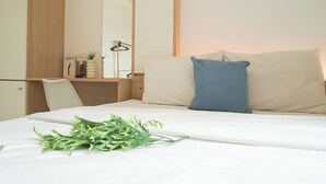 A hotel room with a bed, a desk, and a mirror. - 2Br Apartment At Tokyo Riverside Pik 2 Near Nice (Teluknaga)
