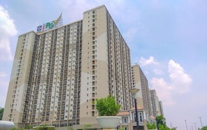 Exterior - Contemporary And Comfortable 2Br At Apartment Podomoro Golf View (Gunung Putri)