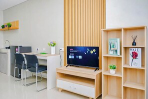 Living area - Charming 1Br Apartment Lrt City Sentul - Royal Sentul Park (Bogor)