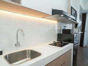 Standard Studio | Private kitchen - Tranquil Studio For 2 Pax At Tokyo Riverside Pik 2 Apartment (Teluknaga)