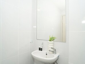 Standard Apartment | Bathroom - Modern 2Br For 3 Pax At Tokyo Riverside Pik 2 Apartment (Teluknaga)