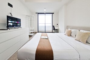 Standard Studio - Homelike And Relaxing Studio Apartment Collins Boulevard (Tangerang)