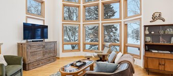 Coastal Trail Retreat Near Downtown & Medical Centers