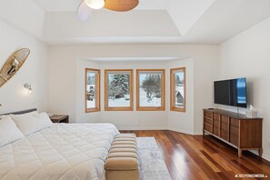 2 bedrooms, desk, iron/ironing board, free WiFi - Coastal Trail Retreat Near Downtown & Medical Centers (Anchorage)
