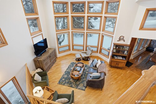 2BR/2BA home in Anchorage’s historic South Addition near downtown