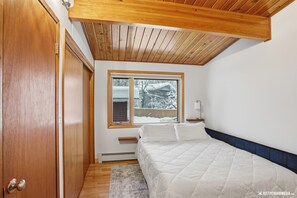 2 bedrooms, WiFi, bed sheets - 2BR/2BA home in Anchorage’s historic South Addition near downtown (Anchorage)