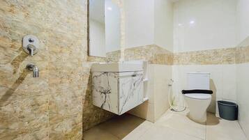 Standard Studio | Bathroom