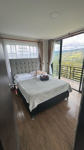 6 bedrooms, internet, bed sheets