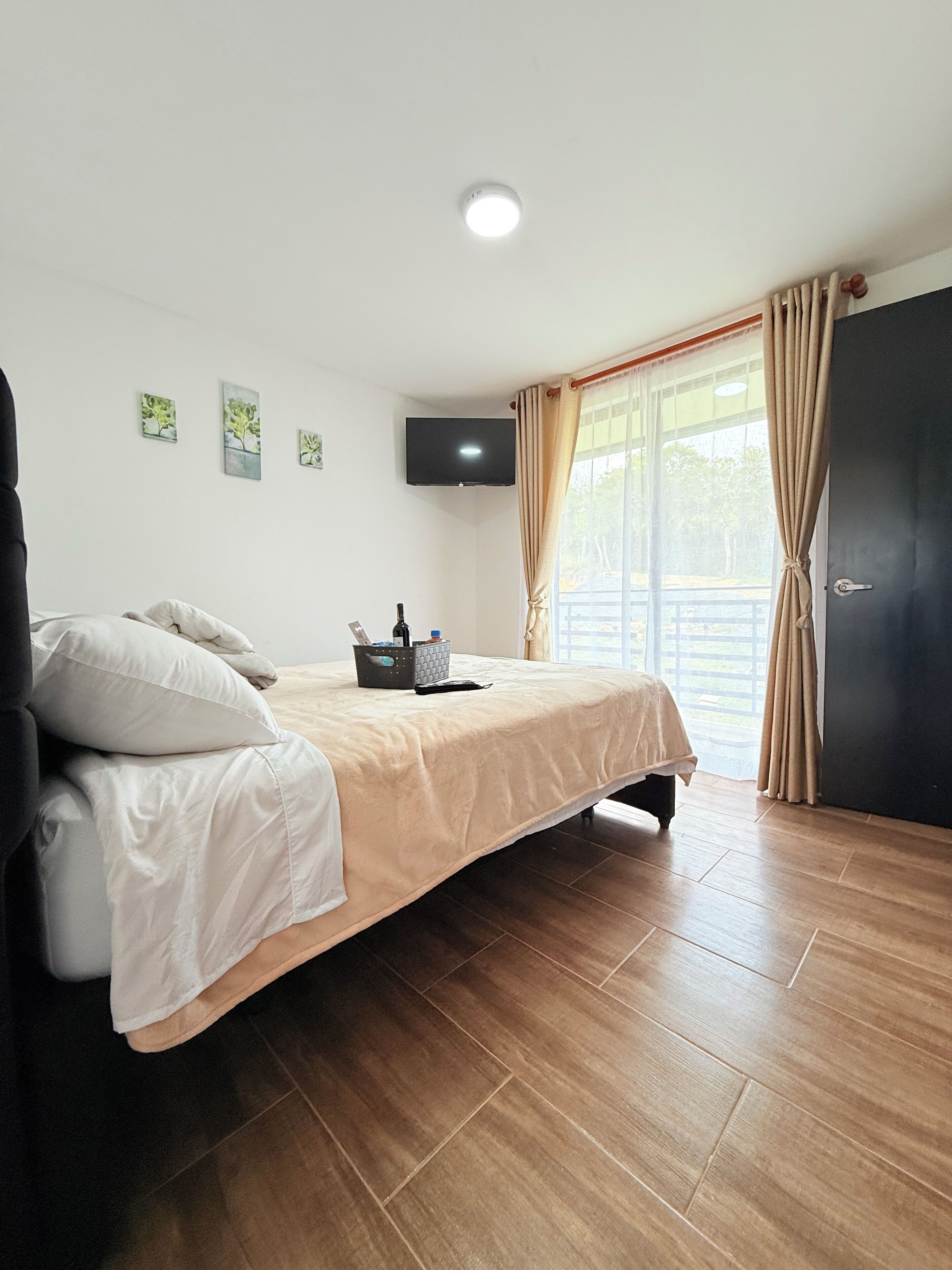 6 makuuhuonetta, internet, vuodevaatteet